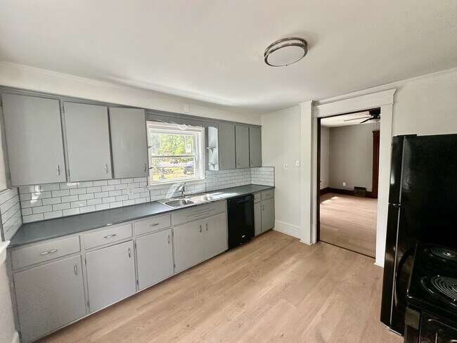 Building Photo - 1111 East Ave