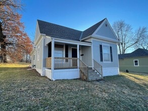 Building Photo - 703 Jabez St