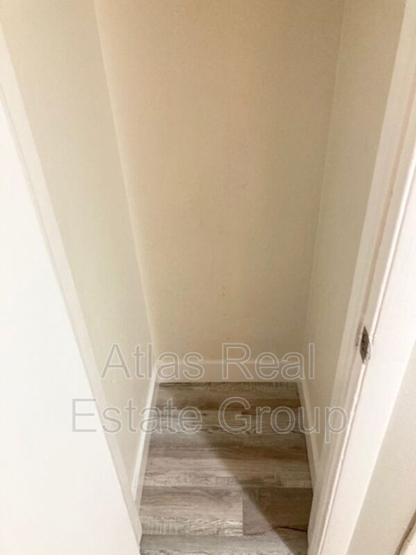 Foto del edificio - 849 S Union Blvd