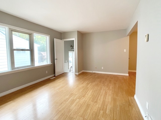 Building Photo - Beautiful 2 bedroom Apartment in Central London - Two Levels *  Finished Basement