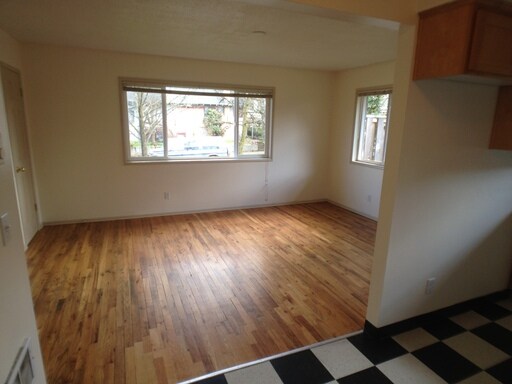 Building Photo - 5523 NE 29th Ave