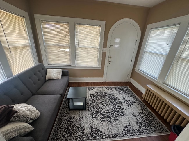 Building Photo - 529 Knowles St