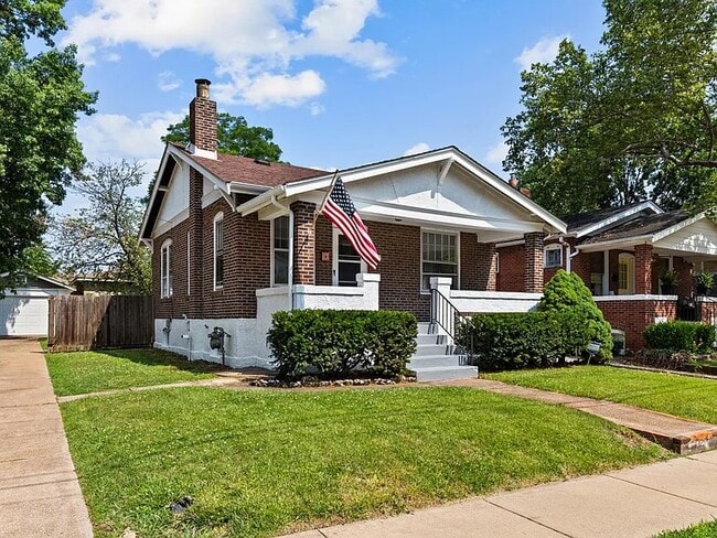 Building Photo - 2234 Yale Ave