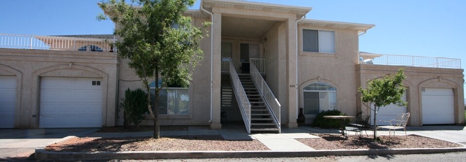 Primary Photo - 620 W Evans Ridge Cir