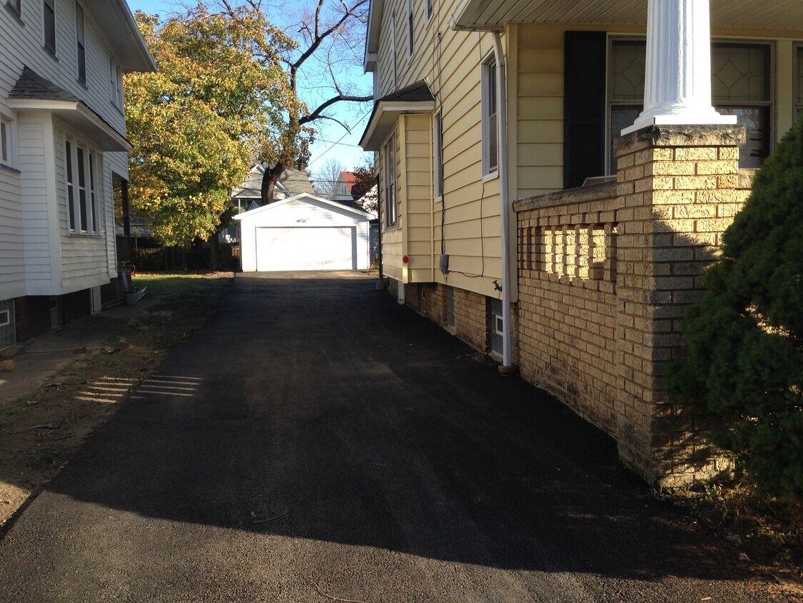 Foto del edificio - 2415 Woodmere Dr