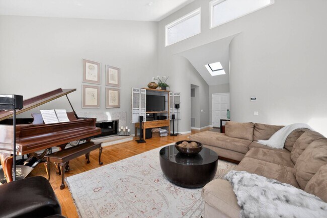 Foto del edificio - 150 Talmage Farm Ln