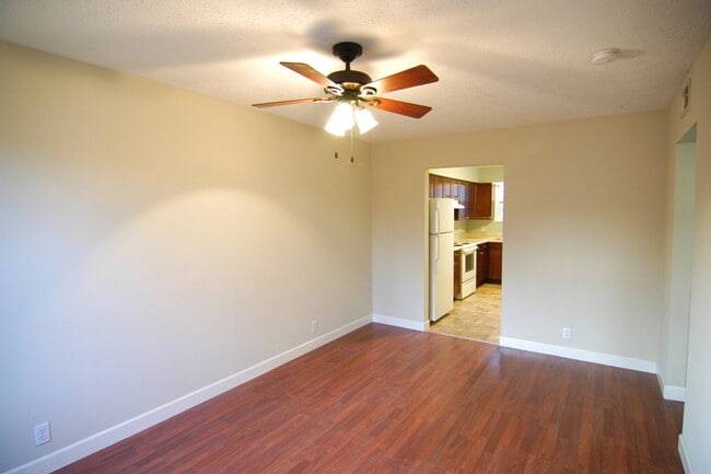 Building Photo - Renovated East Nashville Duplex!