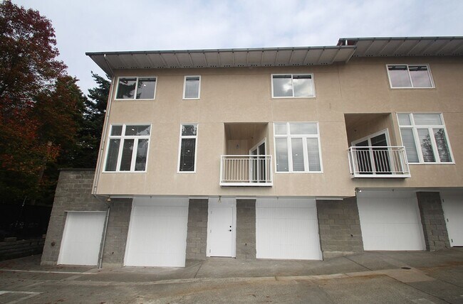 Foto del edificio - Caspian 3501 3-plex