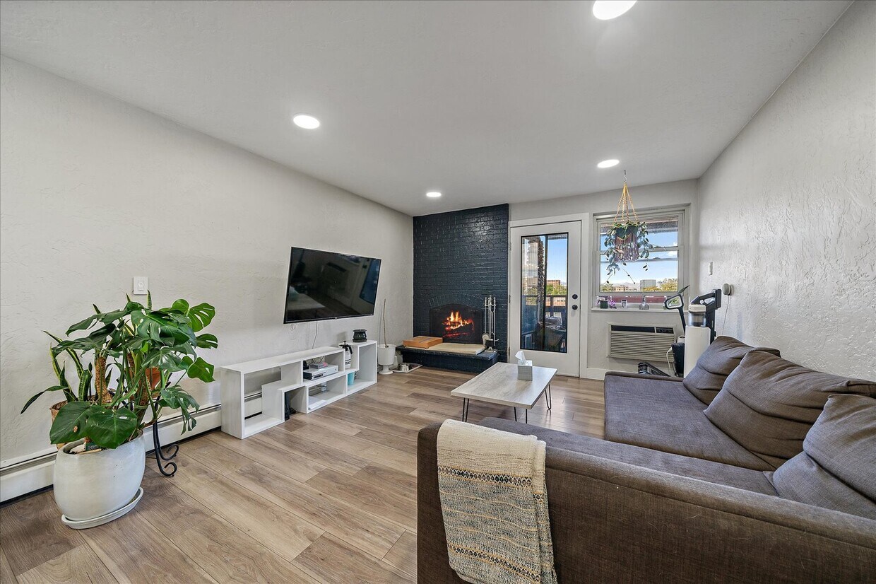 Living room - 1233 N Ogden St