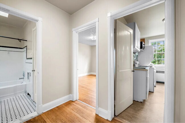 Foto del edificio - 205 Westowne Rd