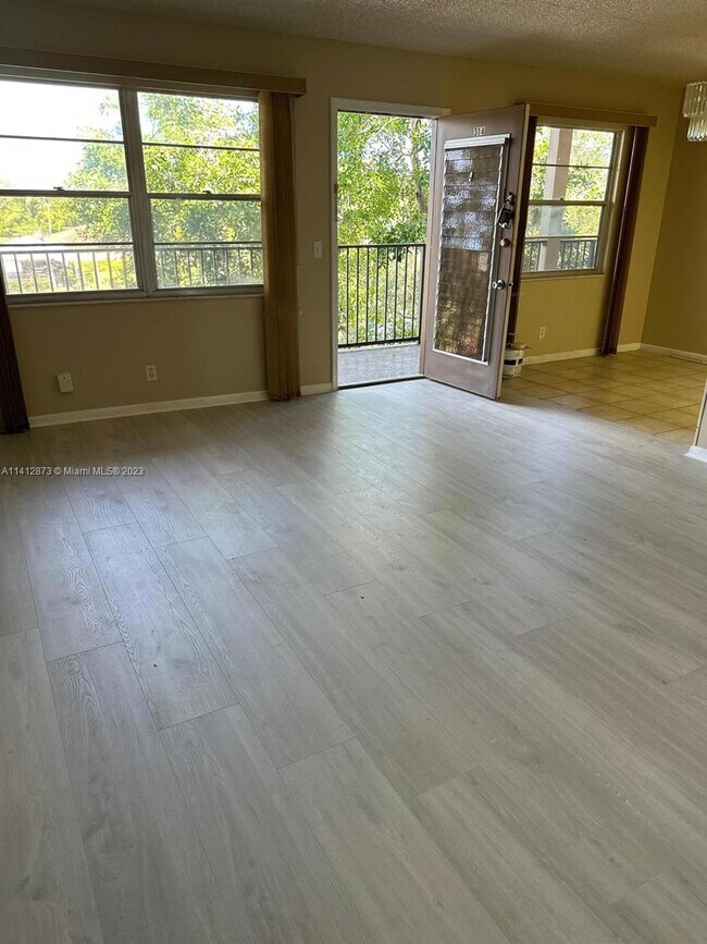 Foto del edificio - 551 SW 135th Ave