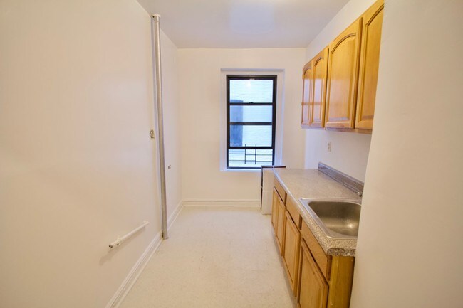 Building Photo - 1555 Grand Concourse