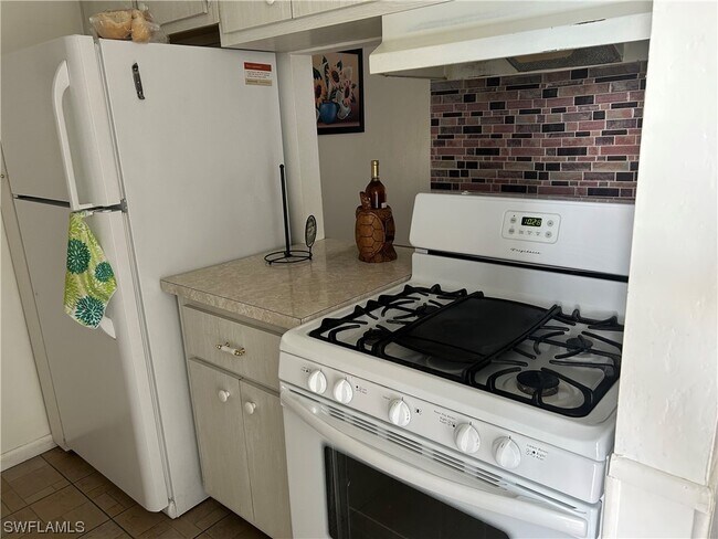 Foto del edificio - 738 Joel Blvd