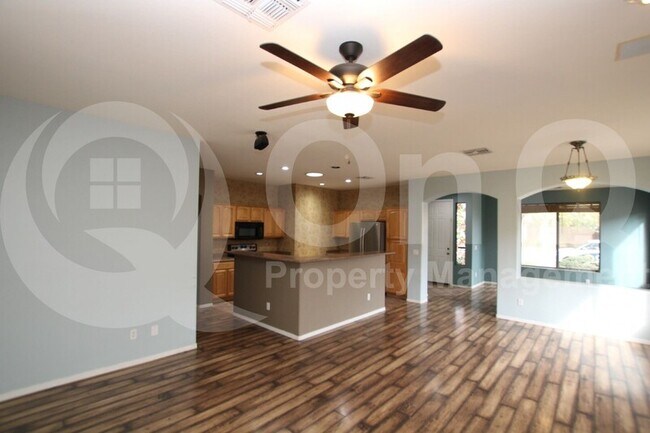 Building Photo - 2061 E Bellerive Pl