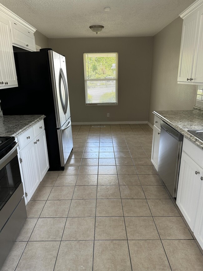 Building Photo - 403 E F St