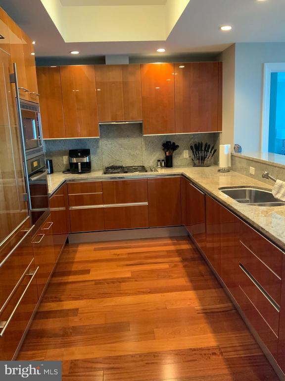 Building Photo - 1881 N Nash St