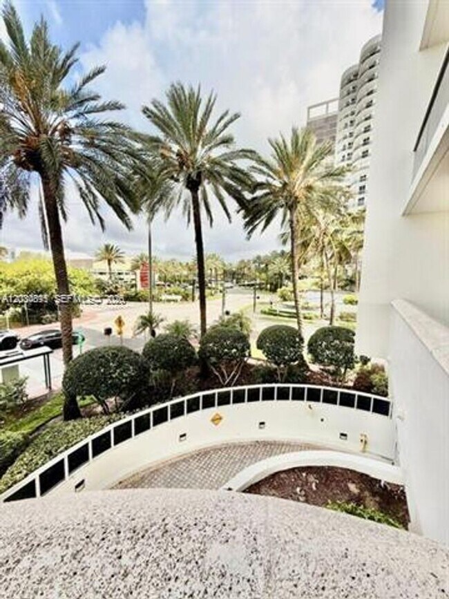 Foto del edificio - 9595 Collins Ave