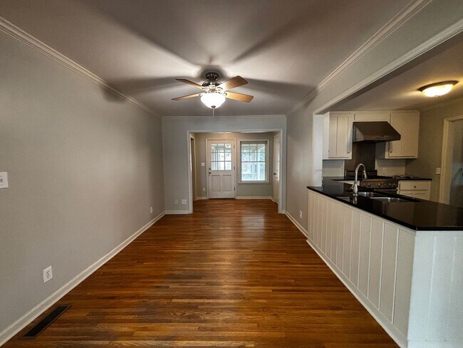 Building Photo - Brookside Charmer on secluded dead end street, just a 2 minute distance to restaurants, shopping ...