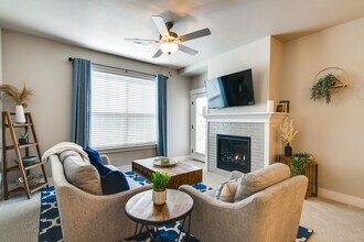 Building Photo - 4642 Hahns Peak Dr