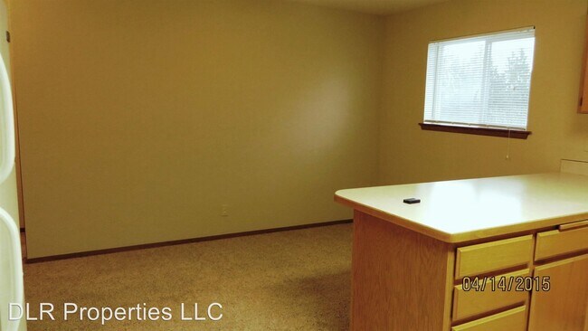 Building Photo - 1877 Fairway Dr