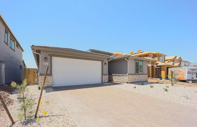 Foto del edificio - Modern 3-Bedroom Home with Upgrades Near W...
