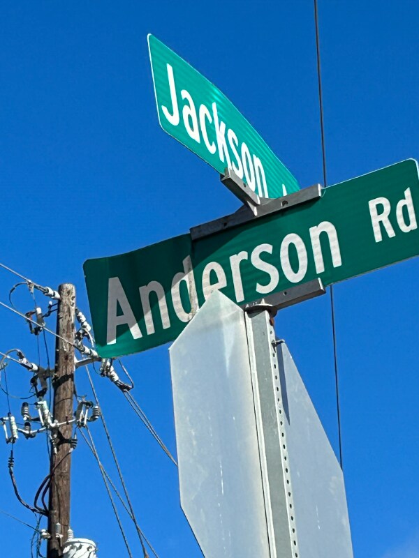 Foto del edificio - 510 Meadowcrest Dr