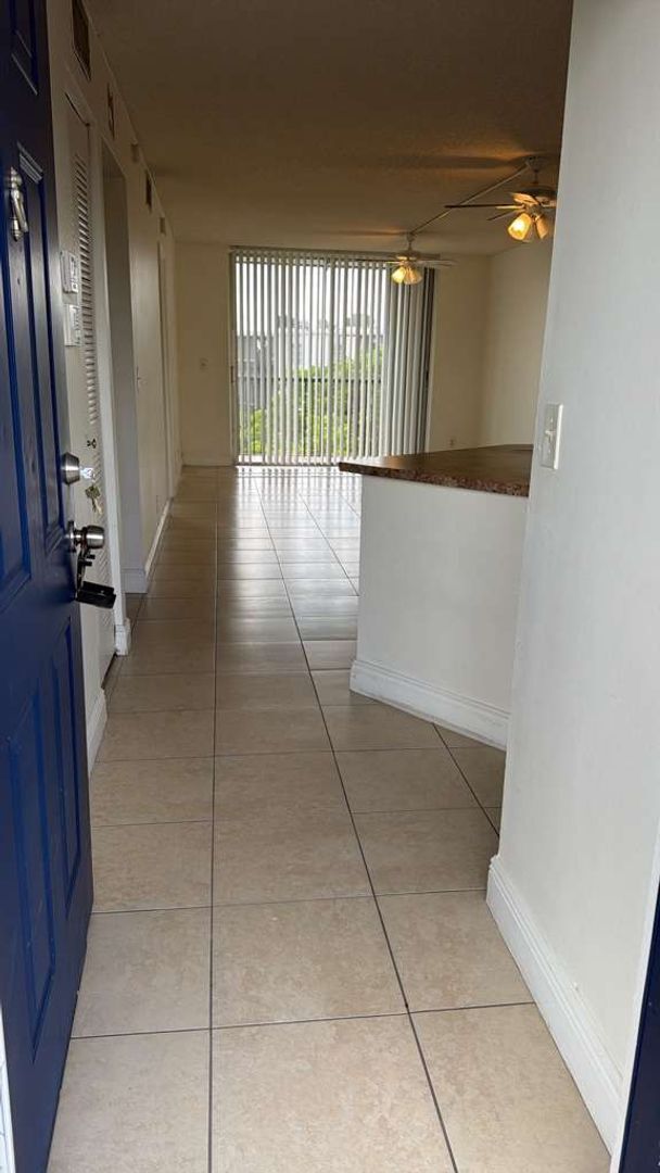 Foto del edificio - Spacious 2-bedroom apartment for rent in Miramar, FL.