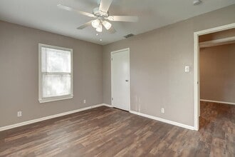 Building Photo - 10921 Shady Ln