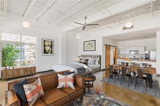 Foto del edificio - 2401 E 6th St