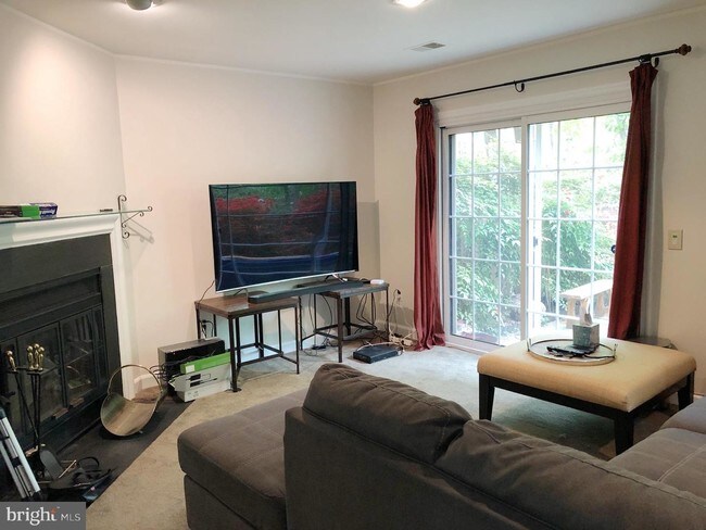 Building Photo - 3536 S George Mason Dr