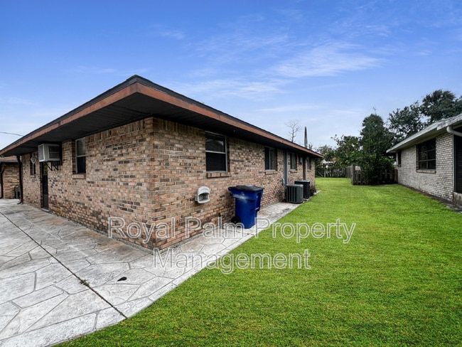 Building Photo - 27917 Washington St
