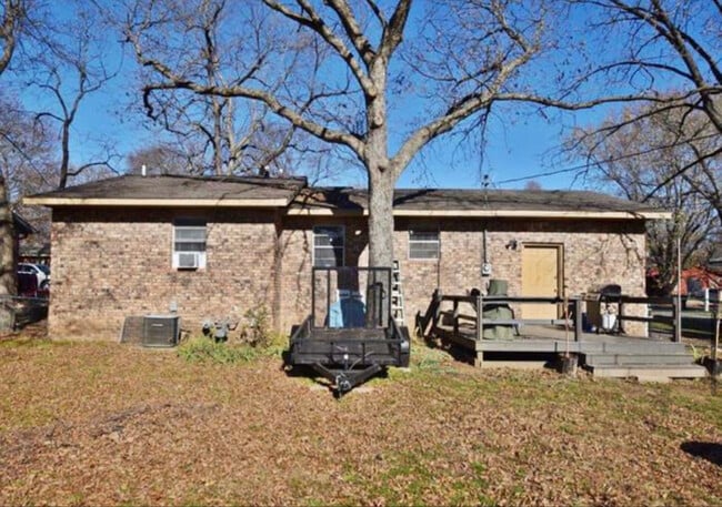 Building Photo - 314 Redbud Ln