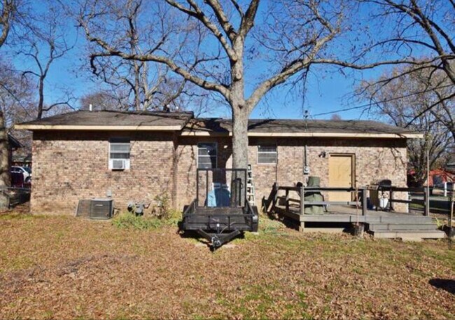 Foto del edificio - 314 Redbud Ln