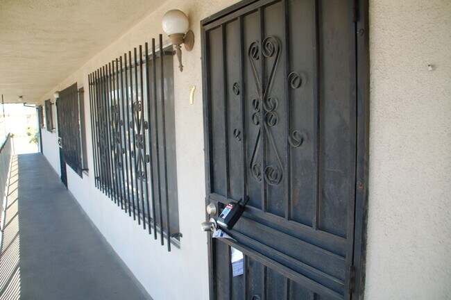 Entry - 1140 W 90th St