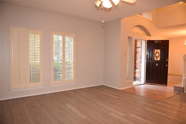 Foto del edificio - 2811 Grants River Cir