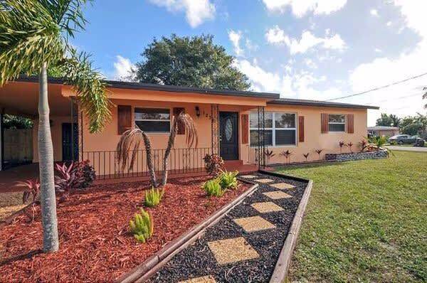 Primary Photo - 1238 W Shore Dr