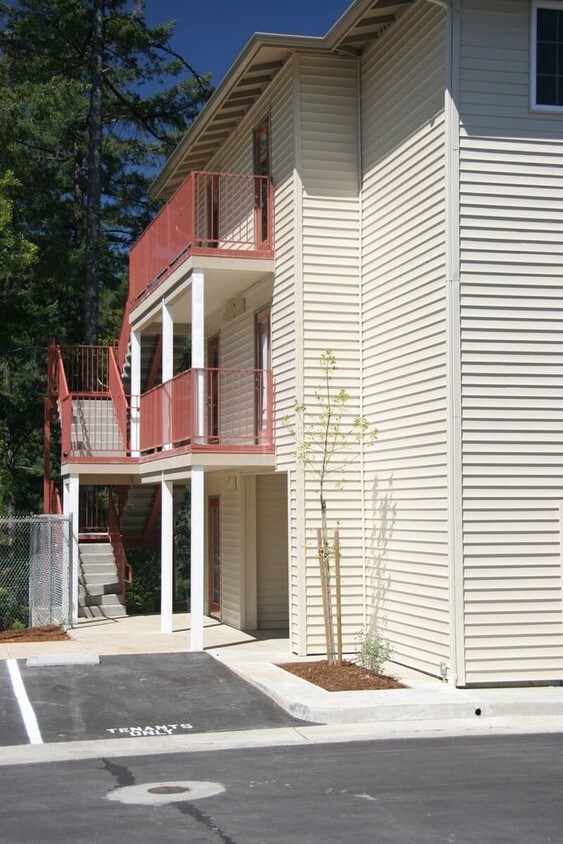 Building Photo - Redwood Village Apartments