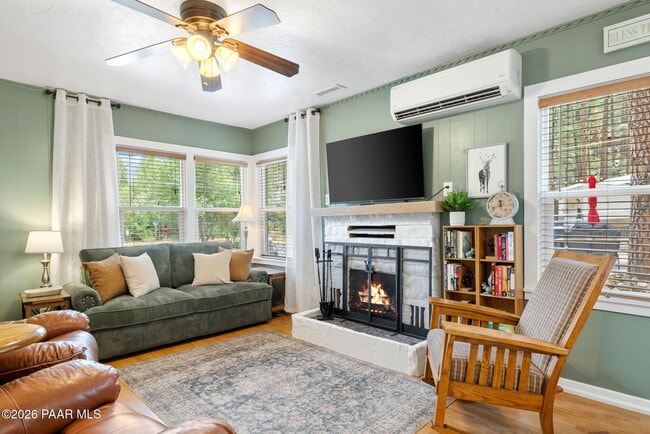 Building Photo - 805 Canyon Dr