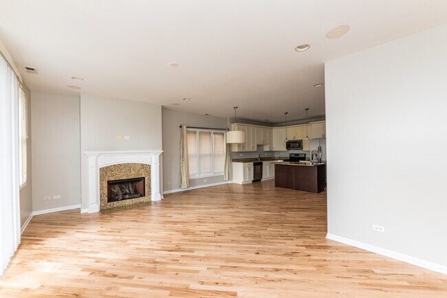 Foto del edificio - 2130 W Touhy Ave