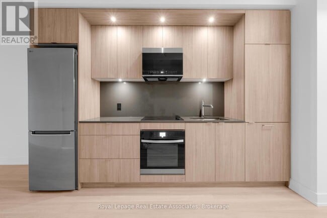 Building Photo - 60 Central Park Roadway