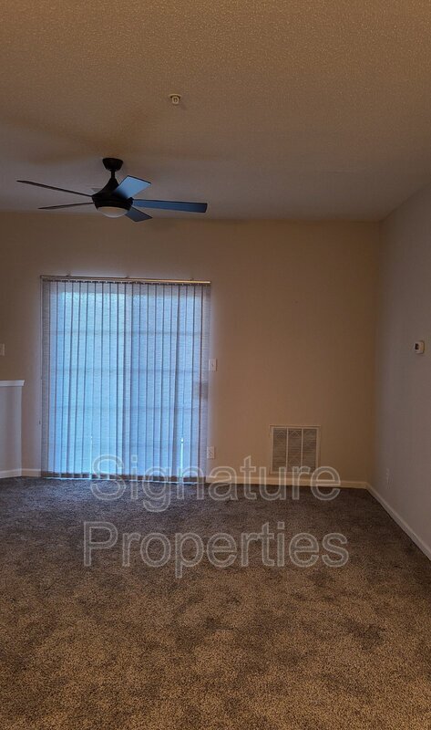 Foto del edificio - 9410 Links Ln