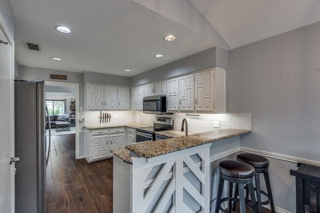 Foto del edificio - 1108 Richland Oaks Dr