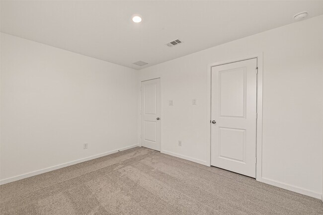 Foto del edificio - 21926 Sam Raburn Dr