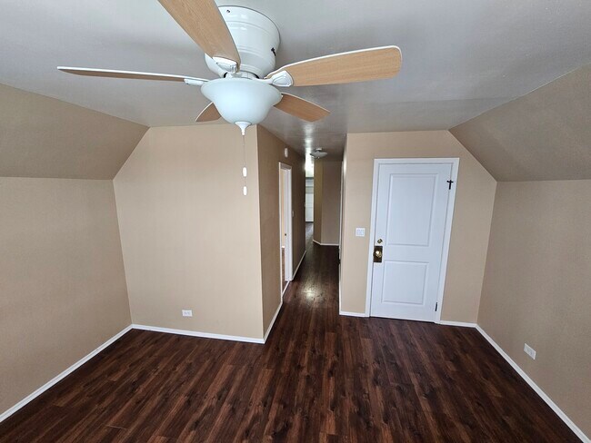 Building Photo - 6327 W Cuyler Ave