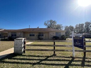 Building Photo - 407 Schubert Dr