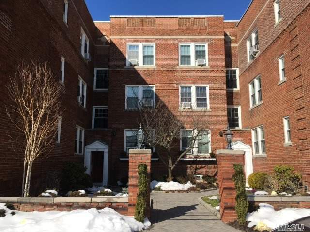 Primary Photo - 15 Gaynor Ave