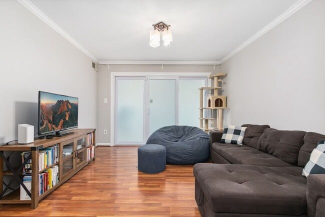 Building Photo - Charming 2BR Condo in Rockville *Utilities...