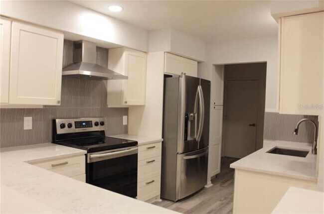Foto del edificio - 813 Sleepy Harbour Dr