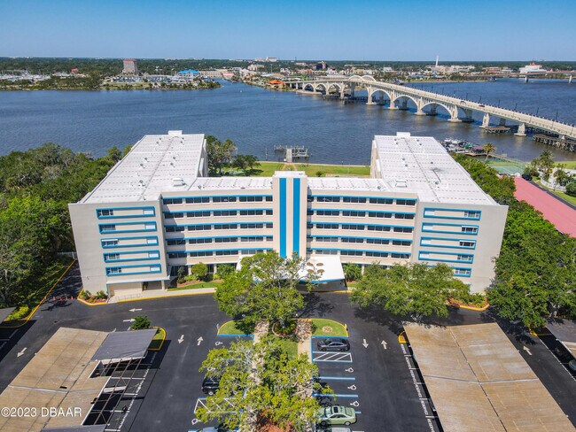 Foto del edificio - 1224 S Peninsula Dr