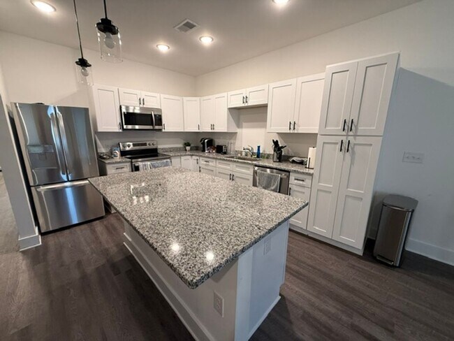 Building Photo - 3 Bedroom 2.5 Bath Townhouse in Barnwell Breeze - North Charleston